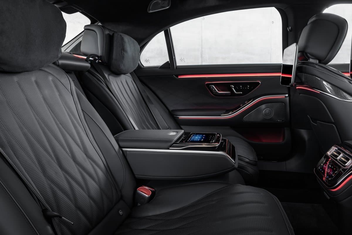 Mercedes-Benz S-Class photo 2