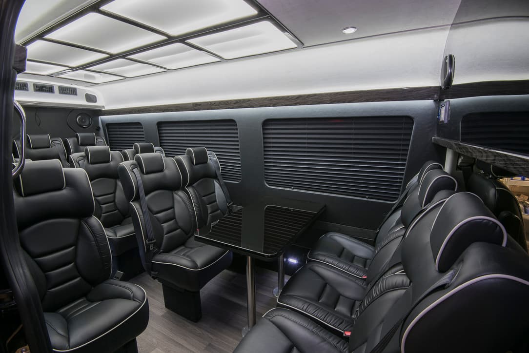 Mercedes-Benz Executive Sprinter photo 3